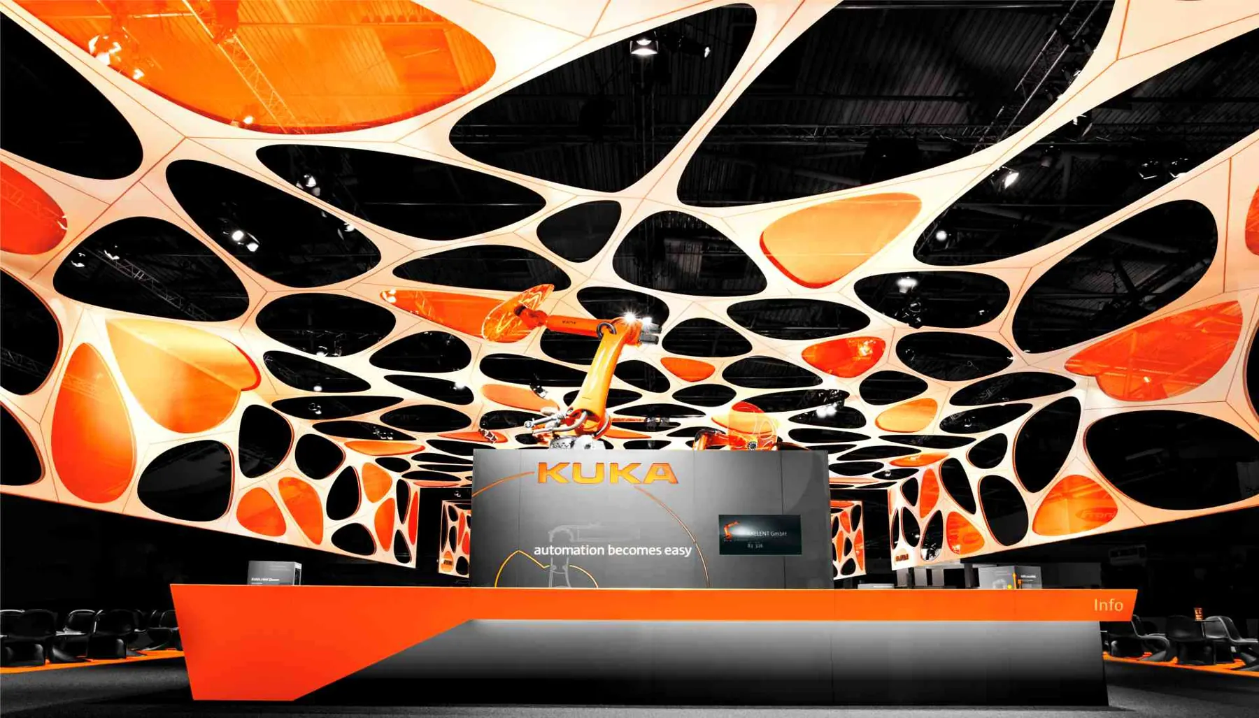 KUKA Messestand auf der Automatica – BWP Architekten – Projektansicht 2